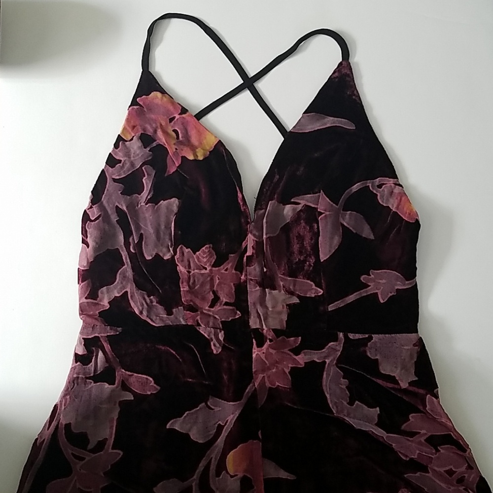 BNWT Velvet cutout romper - Picture 1 of 8